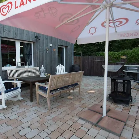 Schwarbylon Nyaraló